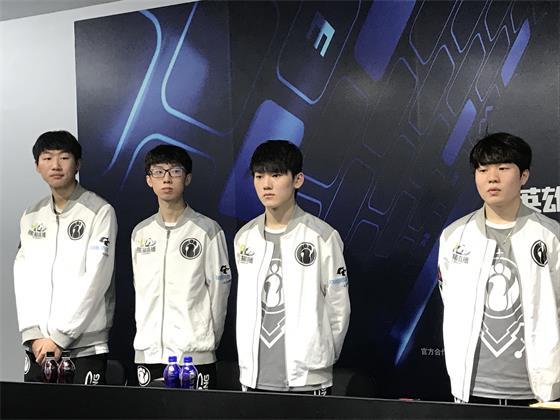 每名球员都 每名球员都