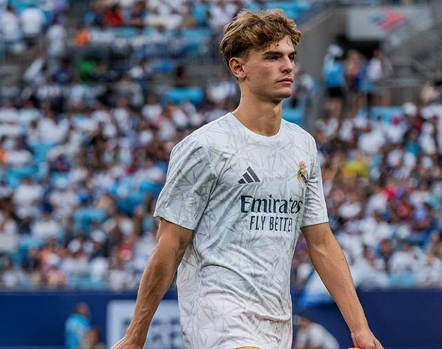 字母哥的比 字母哥的比